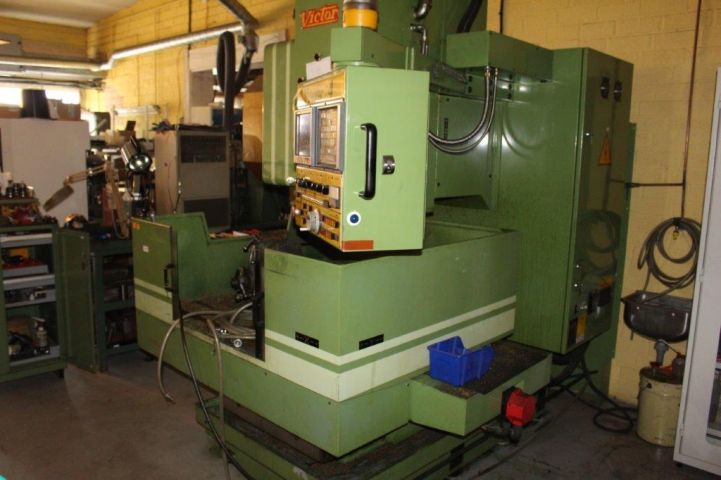 454661-16 CNC machine Victor VCenter-4 -89