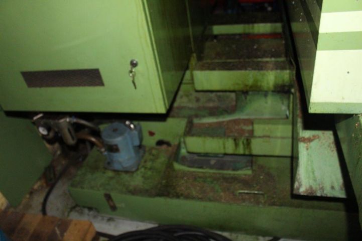 454661-21 CNC machine Victor VCenter-4 -89