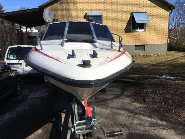 469995-2 Fletcher V8 21 foot with trailer