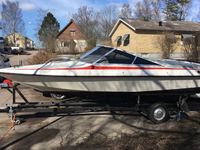 469995-4 Fletcher V8 21 foot with trailer