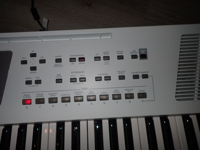 401268-4 Roland BK-3 White
