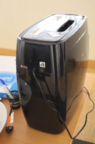 454498-10 Document Destroyer Fellowes incl. Stationery