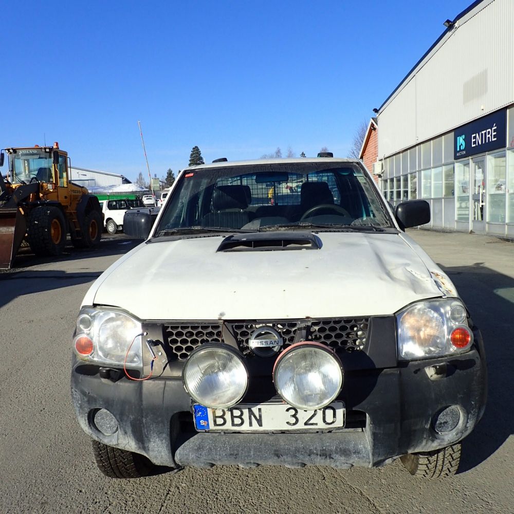 452961-2 NISSAN NP300 Reg: BBN320