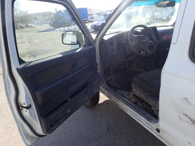452961-70 NISSAN NP300 Reg: BBN320