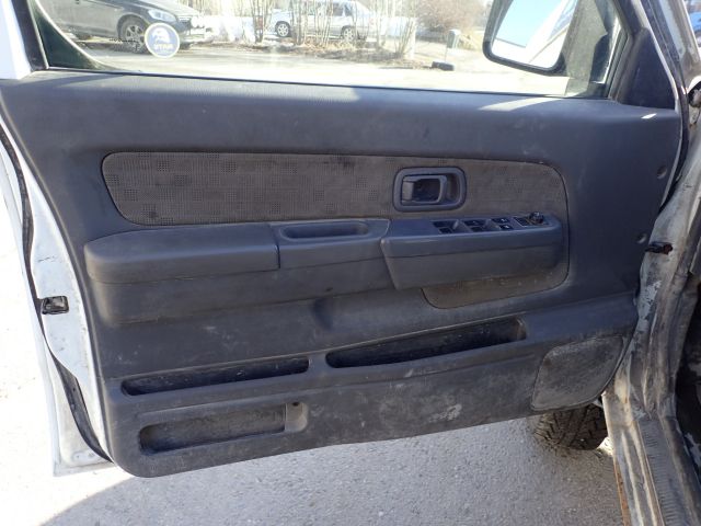452961-71 NISSAN NP300 Reg: BBN320