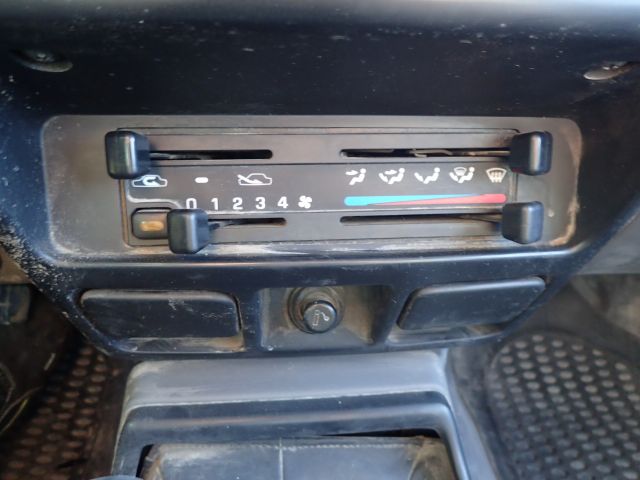 452961-84 NISSAN NP300 Reg: BBN320