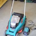 472279-1 Bosch battery lawn mower Rotak 37Li – with battery and charger, key is missing!