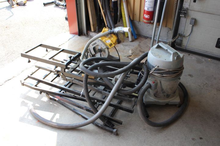 472367-2 Kap-/gersåg DeWALT DW707 inkl. sågbord och dammsugare