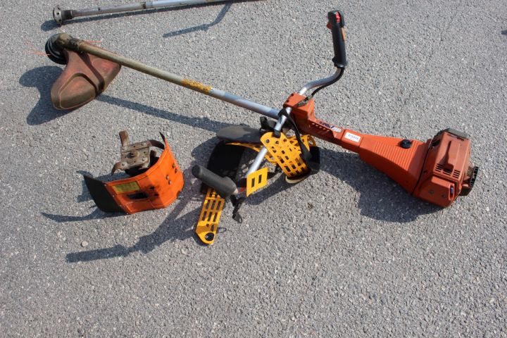 472374-2 Grästrimmer Husqvarna 250R inkl. kultivator