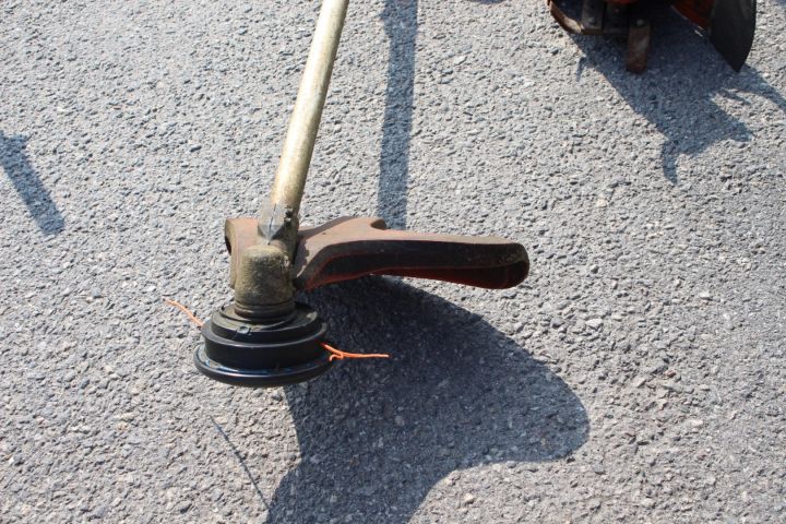 472374-3 Grästrimmer Husqvarna 250R inkl. kultivator