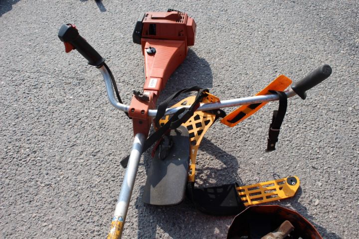 472374-5 Grästrimmer Husqvarna 250R inkl. kultivator
