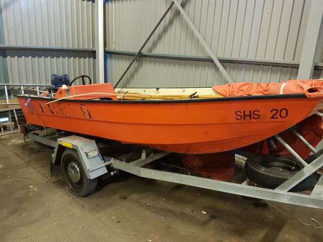 474175-1 Flipper styrpulpet med Volvo Penta 20 hk