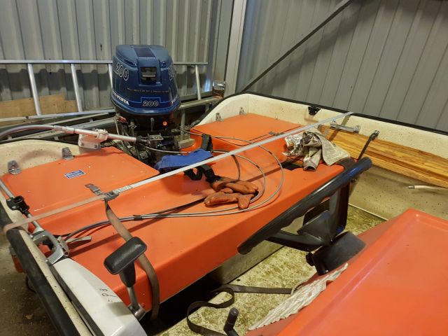 474175-8 Flipper styrpulpet med Volvo Penta 20 hk