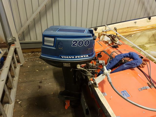 474175-10 Flipper styrpulpet med Volvo Penta 20 hk