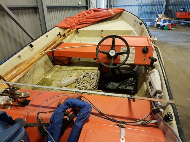 474175-9 Flipper styrpulpet med Volvo Penta 20 hk