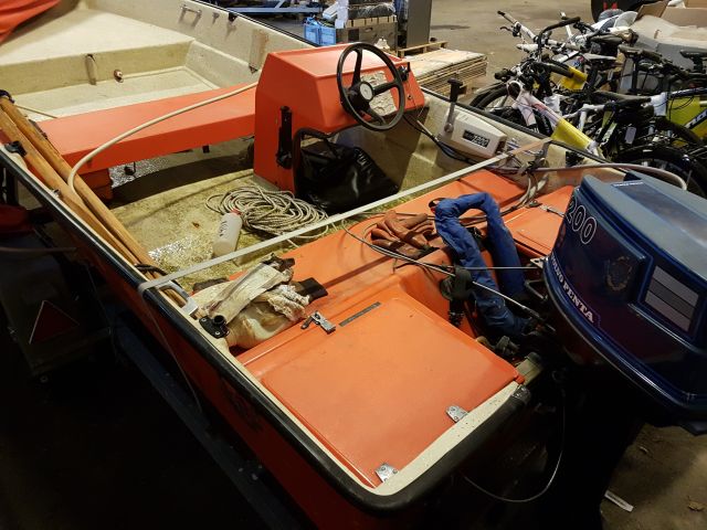 474175-12 Flipper styrpulpet med Volvo Penta 20 hk