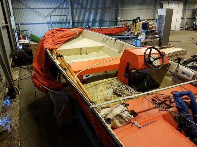 474175-13 Flipper styrpulpet med Volvo Penta 20 hk