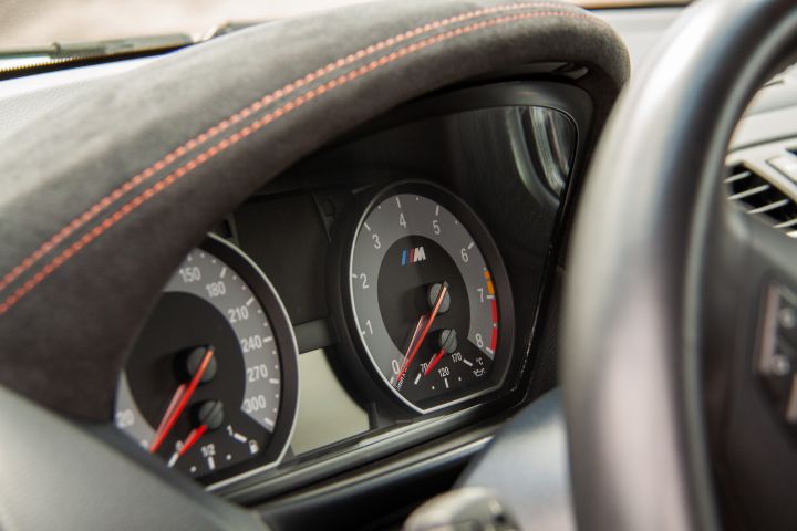 474205-13 BMW 1M Coupe 340 HK -11 Svensksåld