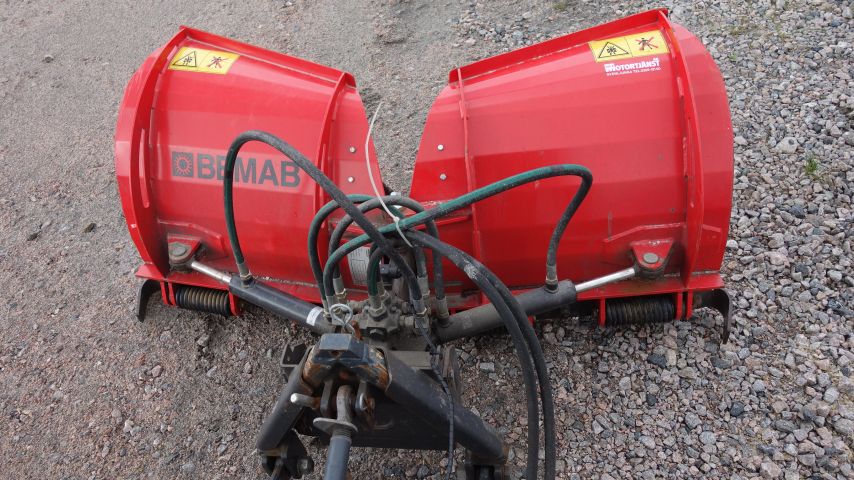 471672-15 Iseki TXG 23 Compact tractor