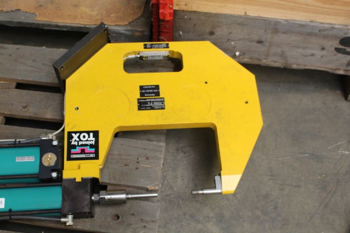 473681-2 Industrial robot tong TOX Pressotechnik