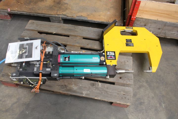 473681-1 Industrial robot tong TOX Pressotechnik