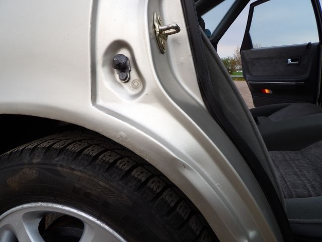 410318-23 Mazda 626, 2.2i from 1989