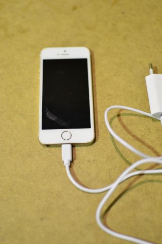 475060-2 Apple iPhone 5S – not working