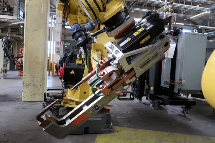 475173-14 Robot Fanuc R-2000iB / 210F.