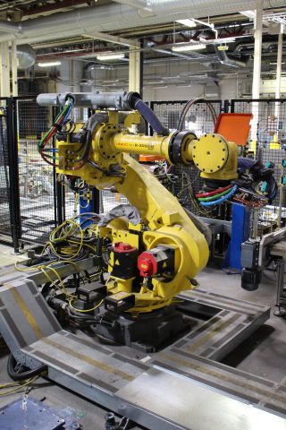 475208-1 Fanuc R2000-iB / 210F Industrial Robot (514 hours)