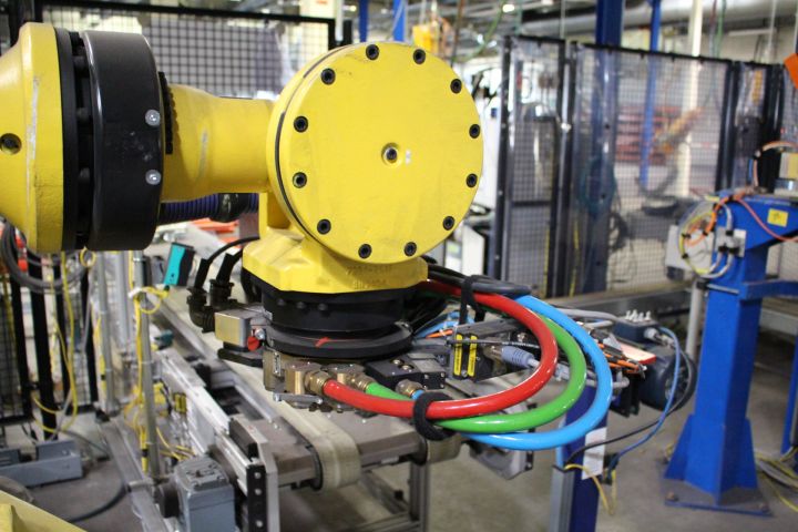 475208-3 Fanuc R2000-iB / 210F Industrial Robot (514 hours)