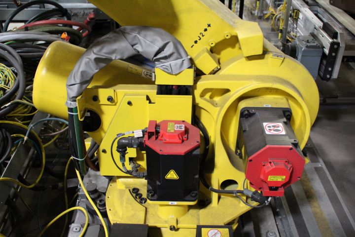 475208-4 Fanuc R2000-iB / 210F Industrial Robot (514 hours)