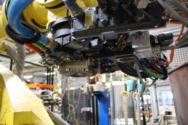 475208-7 Fanuc R2000-iB / 210F Industrial Robot (514 hours)