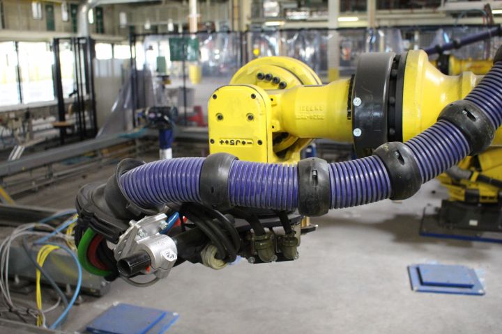 475208-9 Fanuc R2000-iB / 210F Industrial Robot (514 hours)