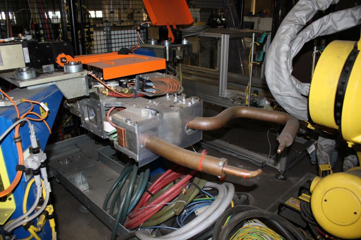 475208-11 Fanuc R2000-iB / 210F Industrial Robot (514 hours)