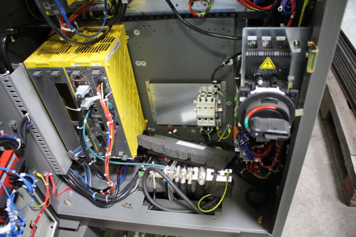 475208-20 Fanuc R2000-iB / 210F Industrial Robot (514 hours)