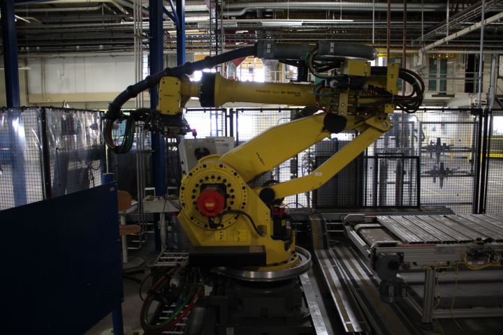 475210-2 Fanuc M900-iA / 350 Industrial Robot (655 hours)