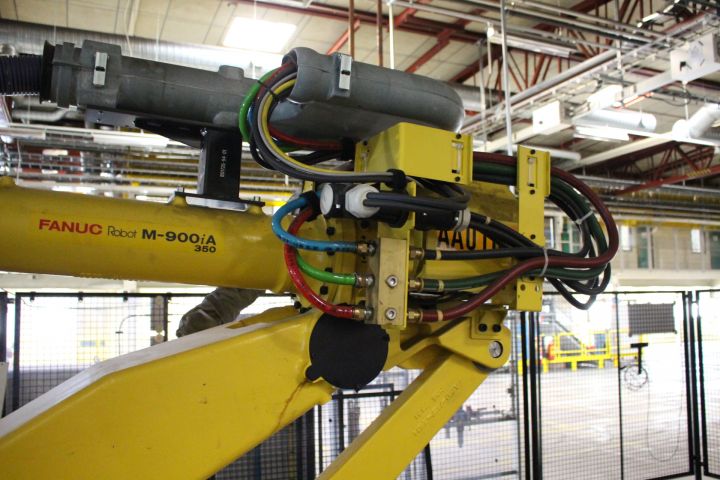 475210-3 Fanuc M900-iA / 350 Industrial Robot (655 hours)