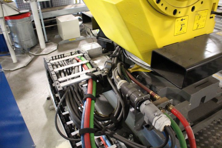 475210-6 Fanuc M900-iA / 350 Industrial Robot (655 hours)