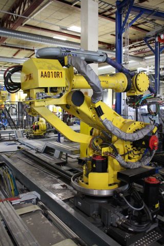 475210-7 Fanuc M900-iA / 350 Industrial Robot (655 hours)