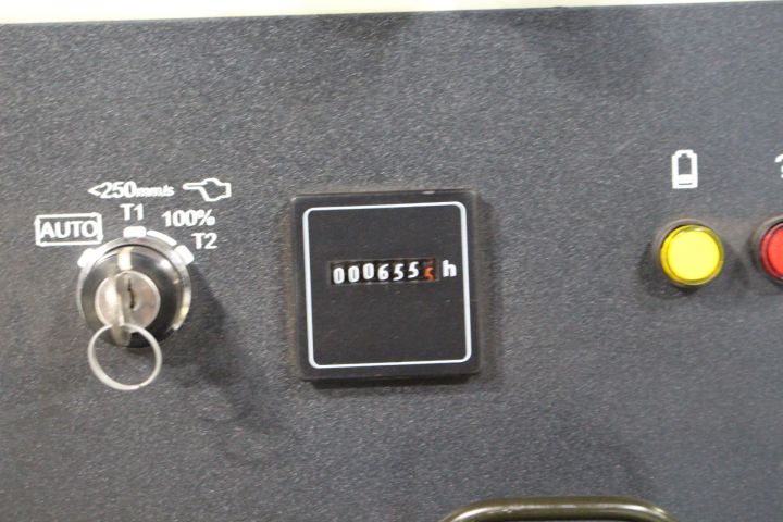 475210-16 Fanuc M900-iA / 350 Industrial Robot (655 hours)