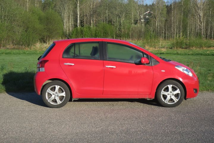 470405-10 Toyota Yaris -11