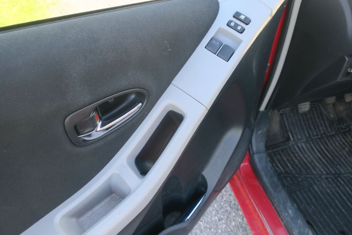 470405-15 Toyota Yaris -11