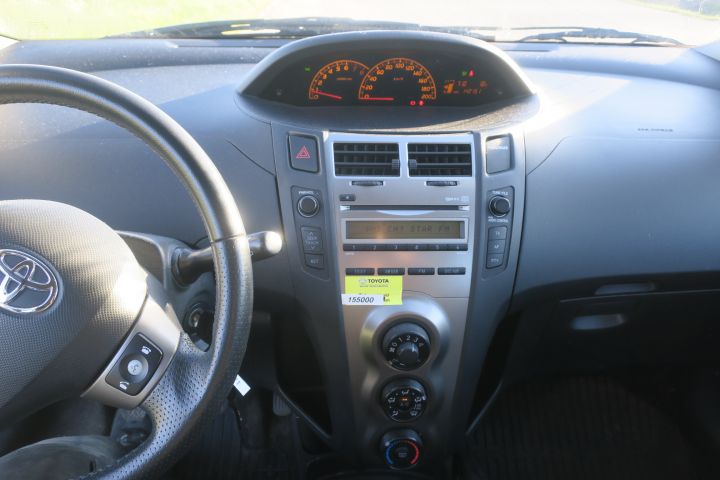 470405-17 Toyota Yaris -11