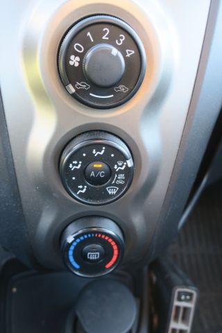 470405-20 Toyota Yaris -11