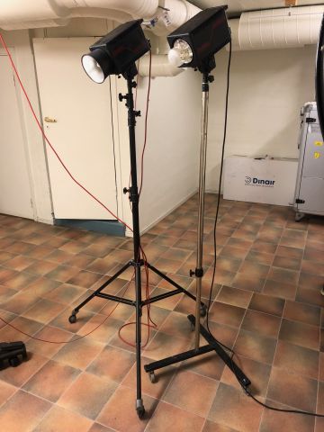 475215-2 Multiblitz Mini Studio 402 on stand