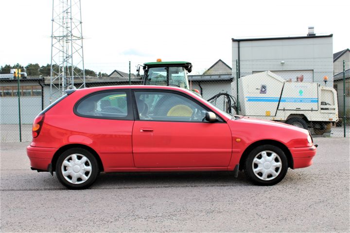 433657-10 Toyota Corolla 3-door Semi-trailer 1.3 Manual, 86hp, 1999