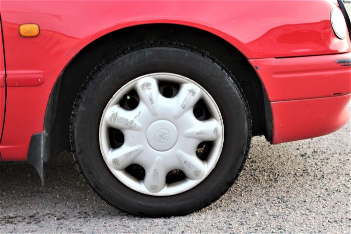 433657-11 Toyota Corolla 3-door Semi-trailer 1.3 Manual, 86hp, 1999