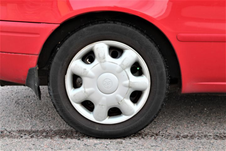 433657-12 Toyota Corolla 3-door Semi-trailer 1.3 Manual, 86hp, 1999