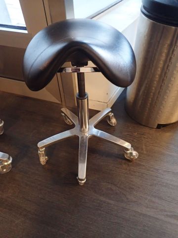 465538-3 Hair vacuum cleaners and chairs
