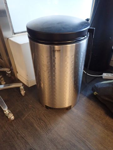 465538-4 Hair vacuum cleaners and chairs